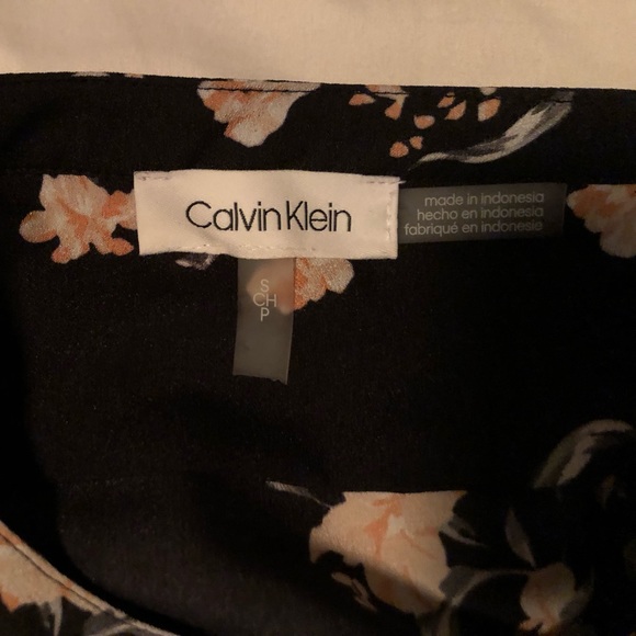 Small - Calvin Klein black print blouse - Picture 4 of 4